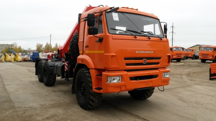 Автомобиль седельный тягач  камаз 43118 с КМУ Fassi 245, 6x6