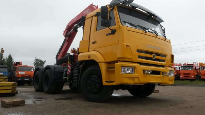 Автомобиль  седельный тягач камаз 65116 с КМУ Fassi 195