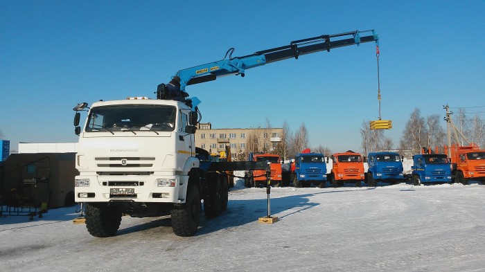 Автомобиль седельный тягач КамАЗ 65221 с КМУ Инман ИМ-240-04 (6х6)