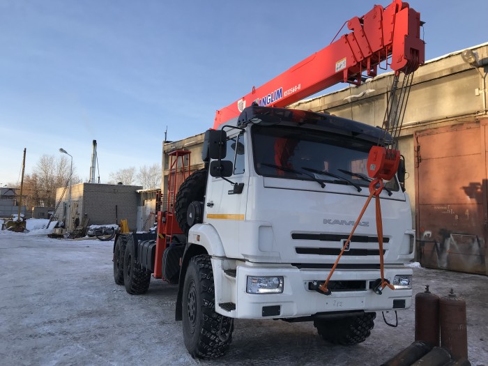 Автомобиль седельный тягач камаз 43118 с КМУ Kanglim 1256, 6х6