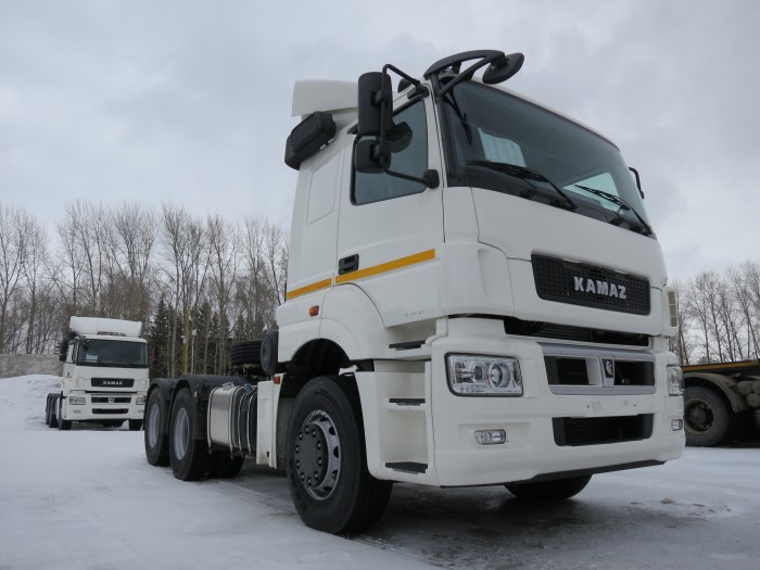 Автомобиль седельный тягач КамАЗ 65206  (6х4)